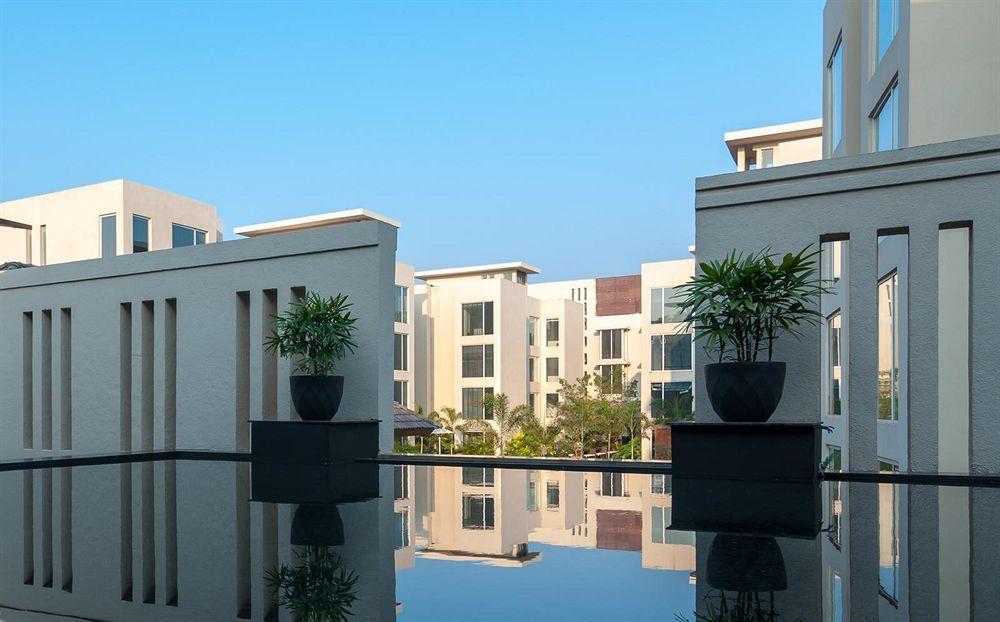 Hard Rock Hotel Goa Calangute Esterno foto Residential buildings in the community