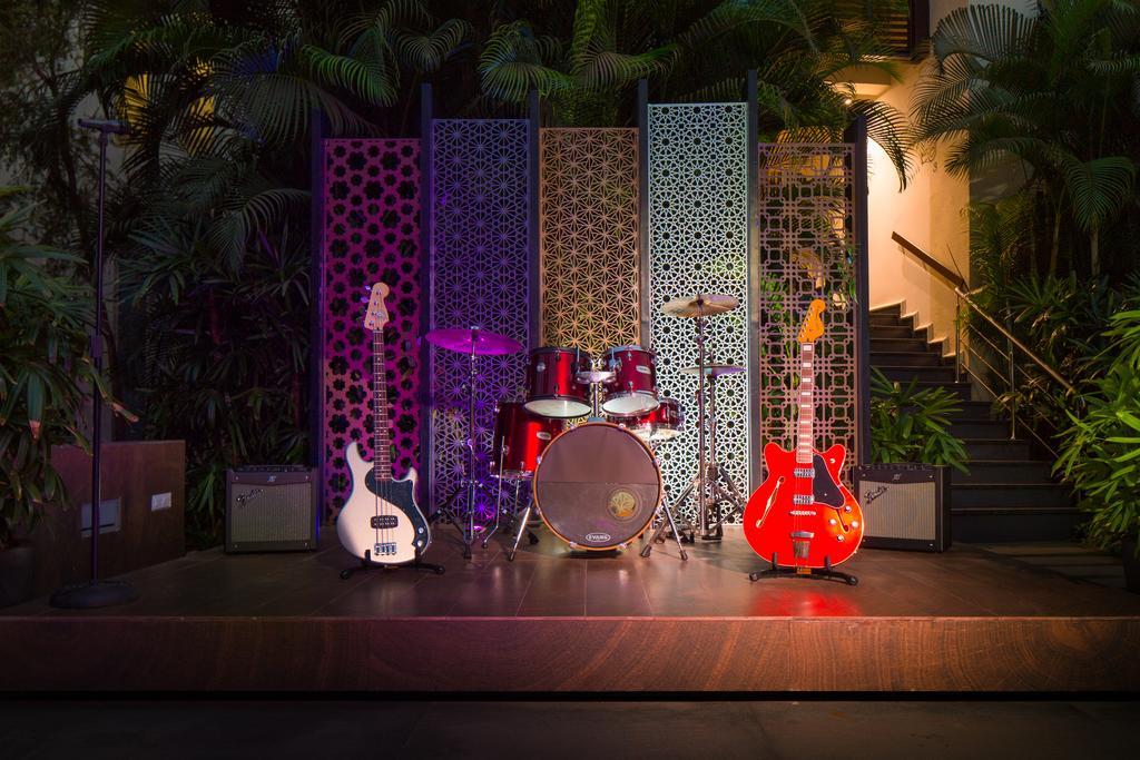 Hard Rock Hotel Goa Calangute Esterno foto The stage at the hotel's lobby