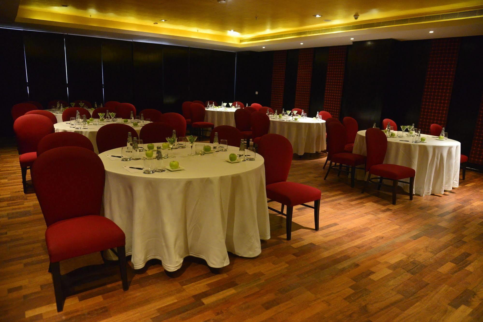 Hard Rock Hotel Goa Calangute Esterno foto The interior of the restaurant