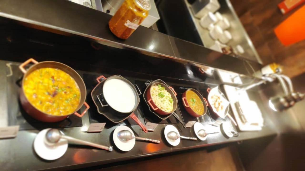 Hard Rock Hotel Goa Calangute Esterno foto Indian cuisine